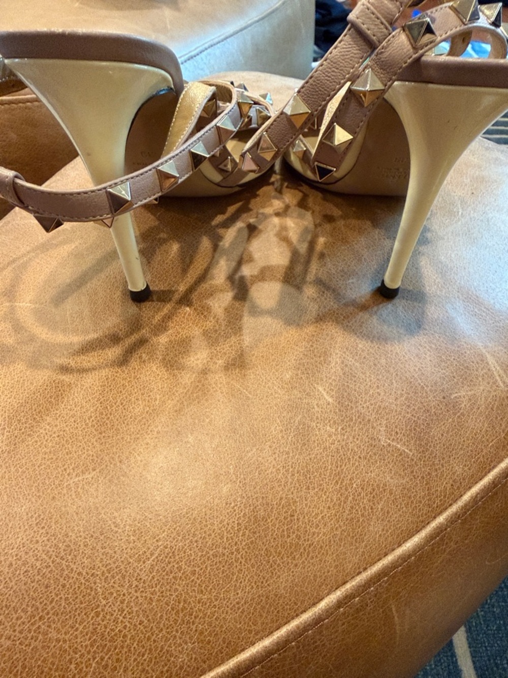 Valentino Beige Patent Pointed Toe Rockstud Strappy Pumps - Picture 2 of 9